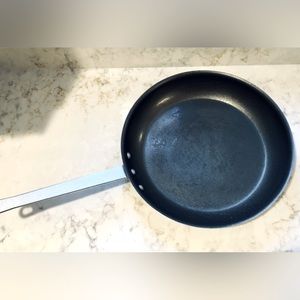 14" Fry pan by Wear-Ever Aluminum with Ceramic Guard II non-stick coating
